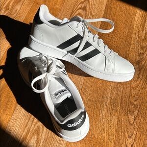 Adidas Cloudfoam Comfort White and Black Tennis Shoes Women’s Sz 9 1/2